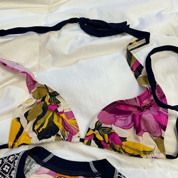5 piece Tory Burch Swim ensemble:rash guard, flip flops, 2 bikini tops, 1 bottom - Picture 5 of 15